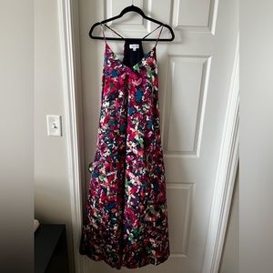 TAHARI floral maxi dress size Medium! Built in support. Flowy and gorgeous!
